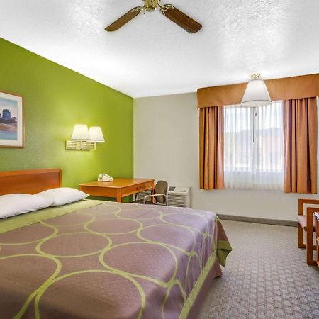 Super 8 By Wyndham Price Motel Eksteriør billede