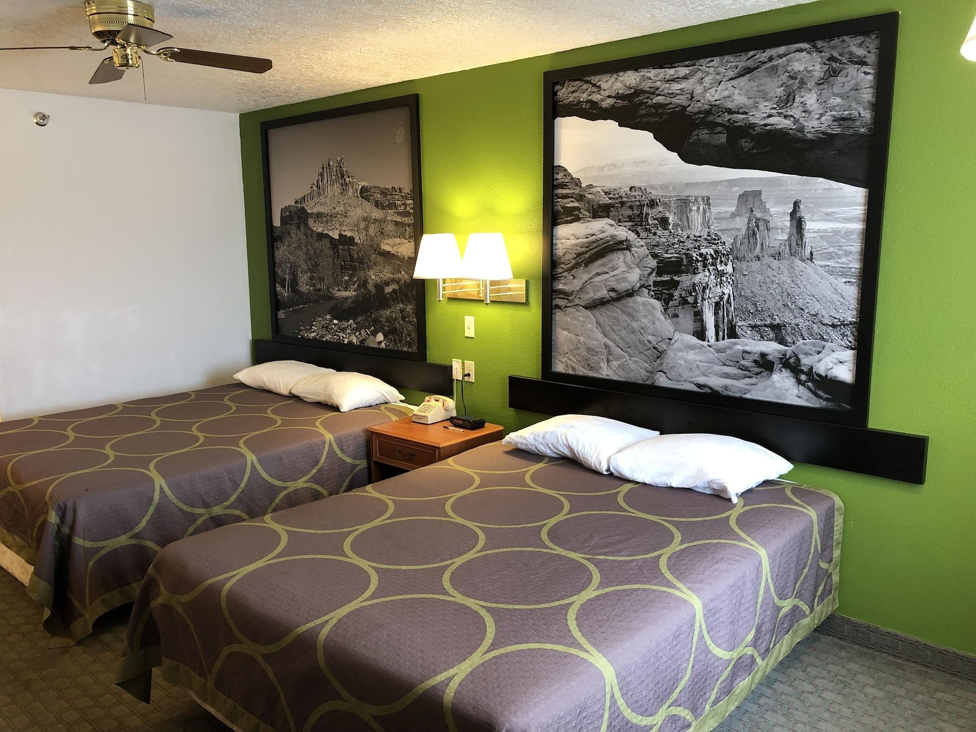 Super 8 By Wyndham Price Motel Eksteriør billede