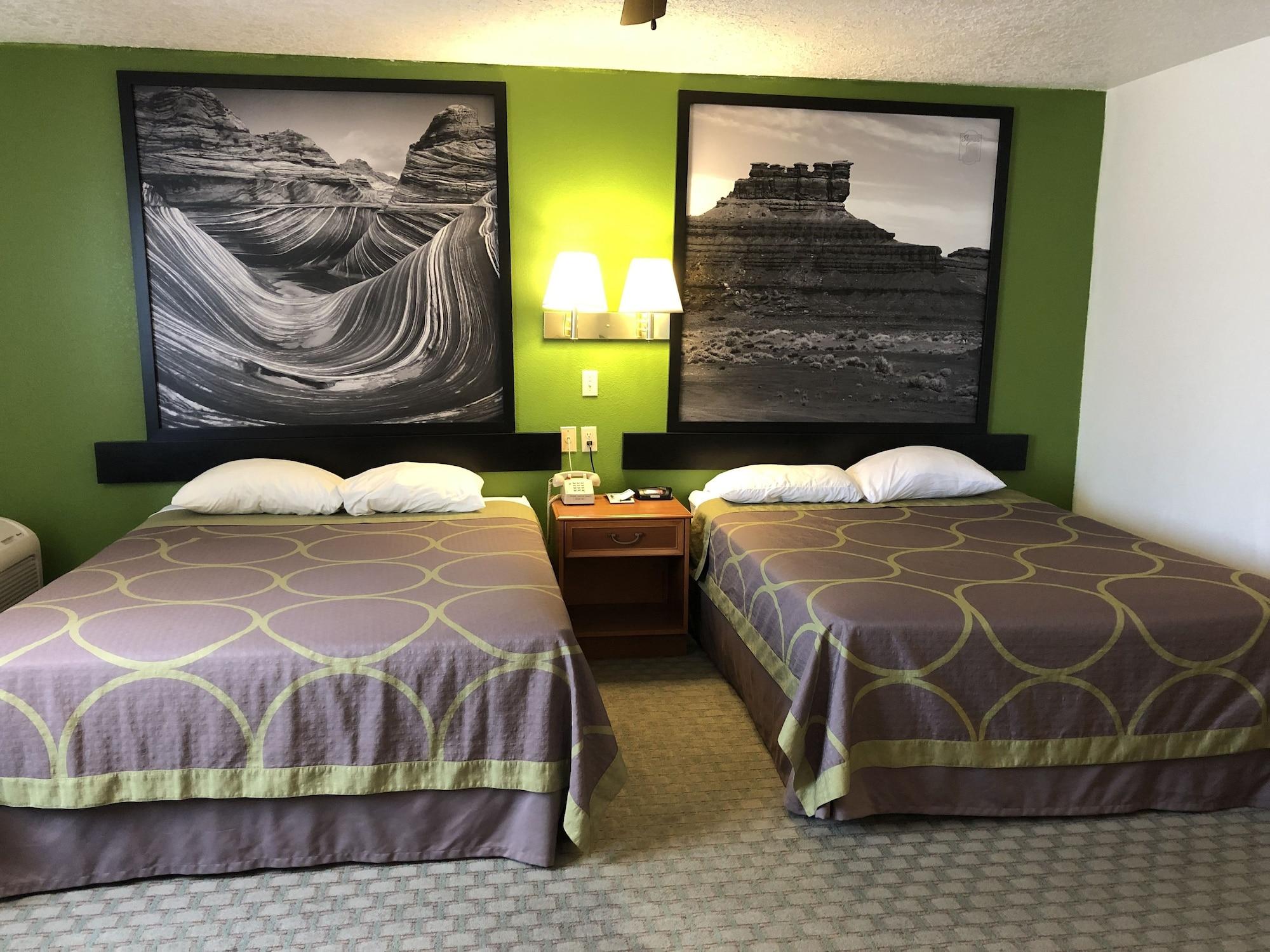 Super 8 By Wyndham Price Motel Eksteriør billede