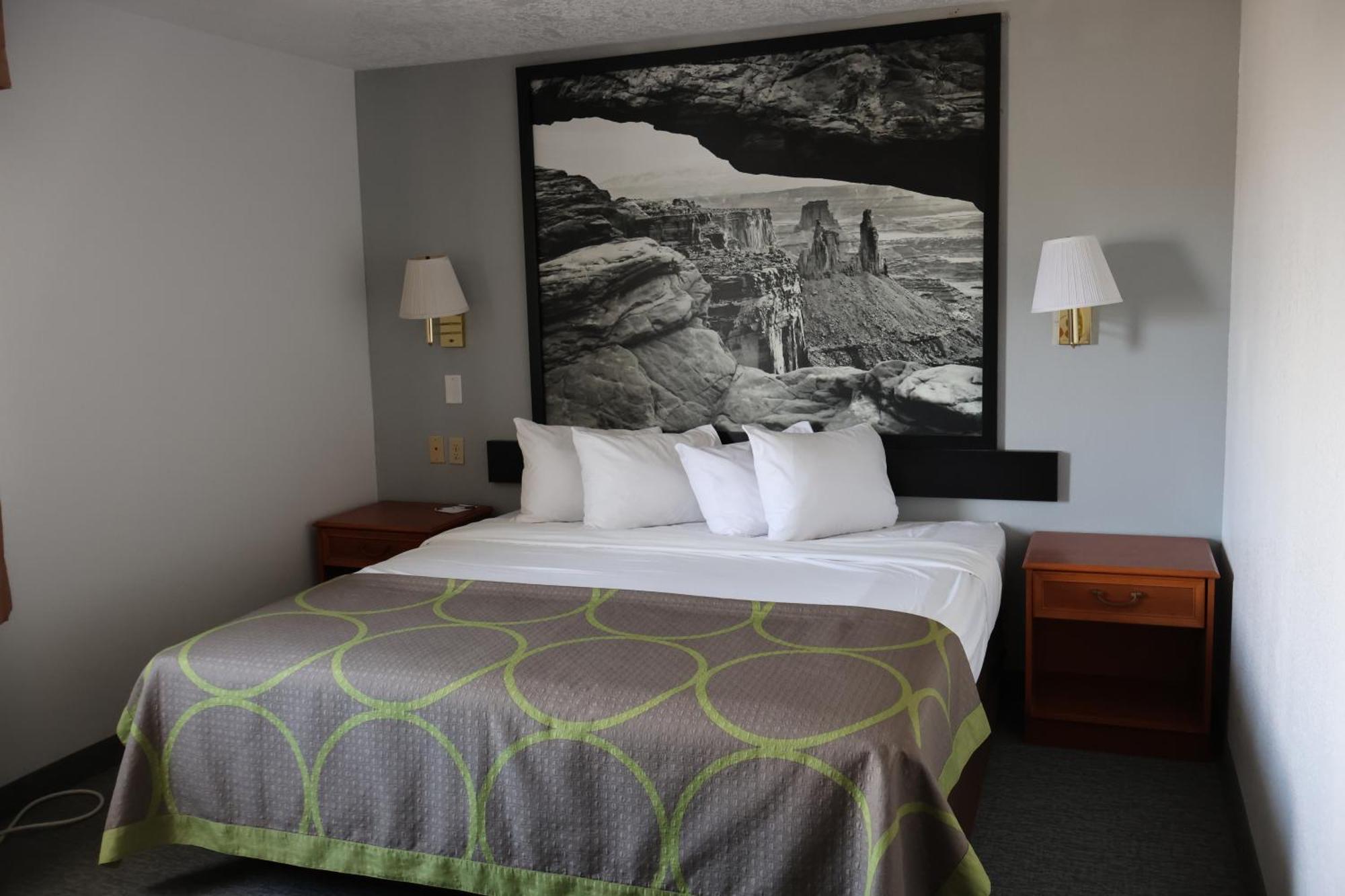 Super 8 By Wyndham Price Motel Eksteriør billede