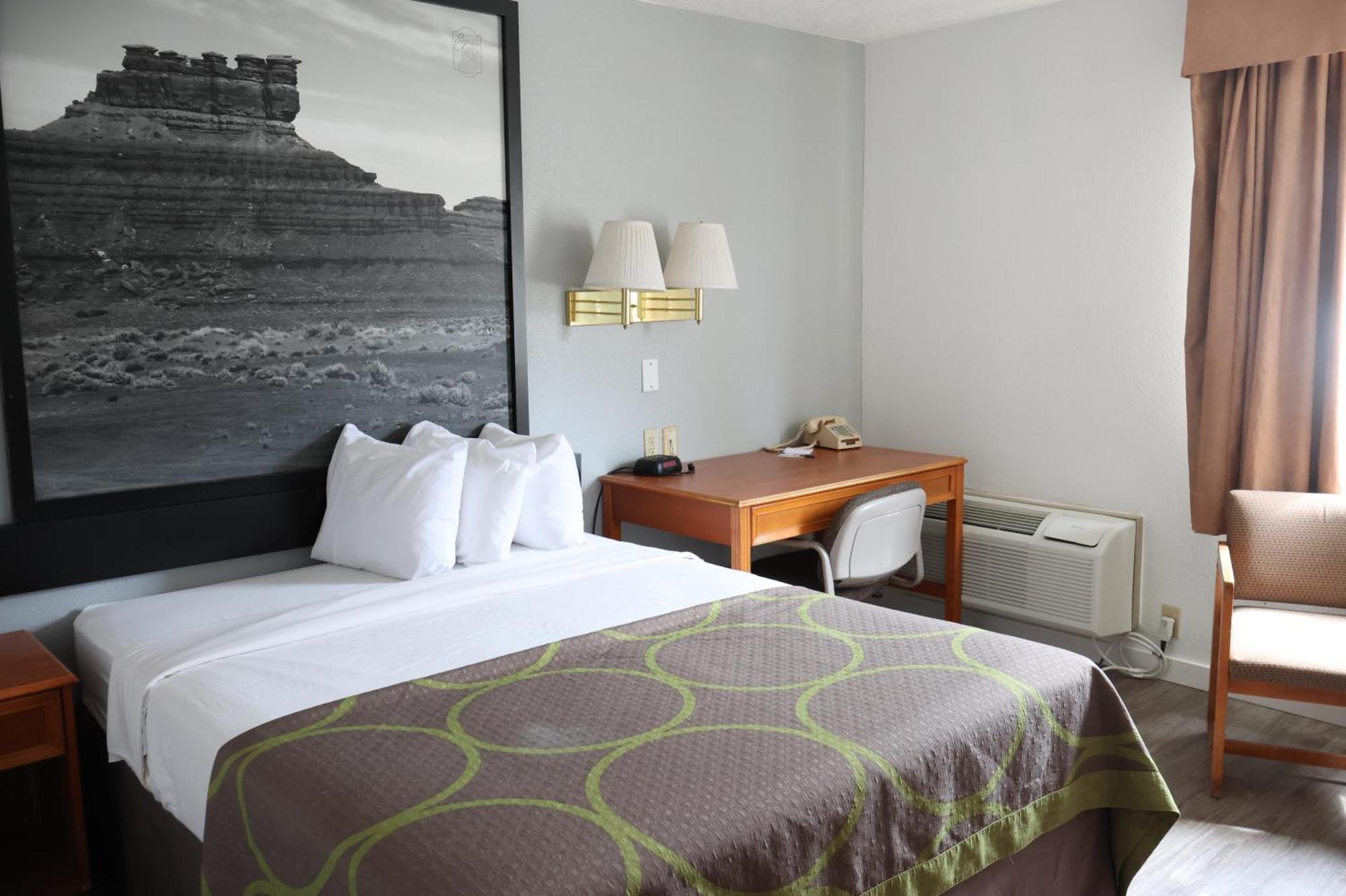 Super 8 By Wyndham Price Motel Eksteriør billede