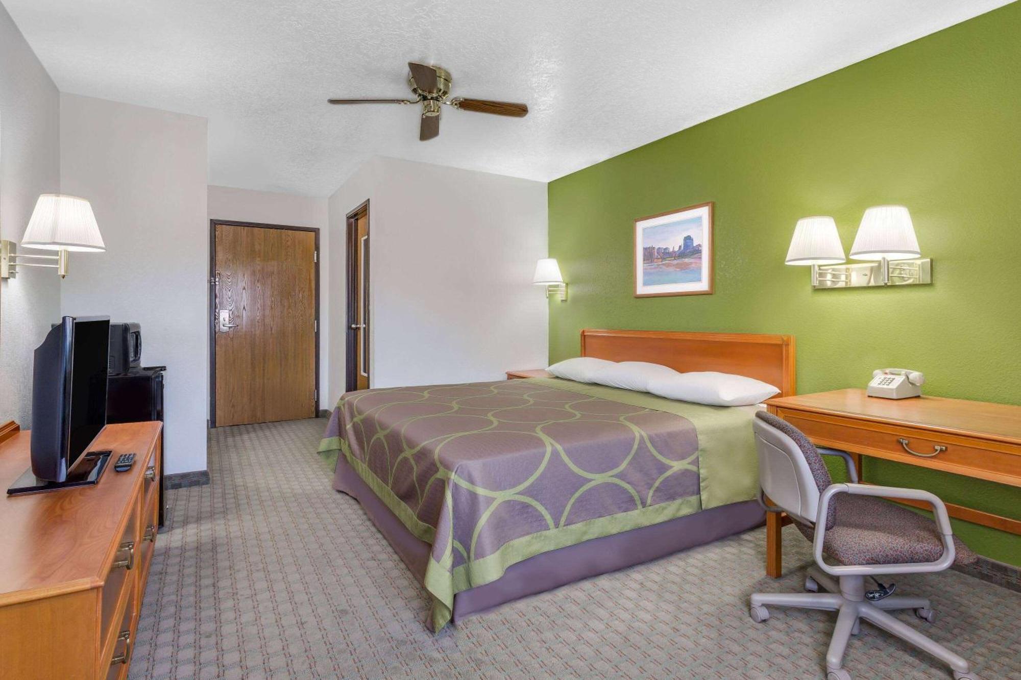 Super 8 By Wyndham Price Motel Eksteriør billede